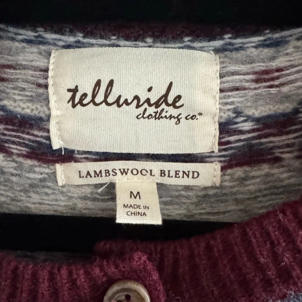Elegant Burgundy Lambs Wool Cozy Cardigan with Nordic Pattern - Picture 4 of 5